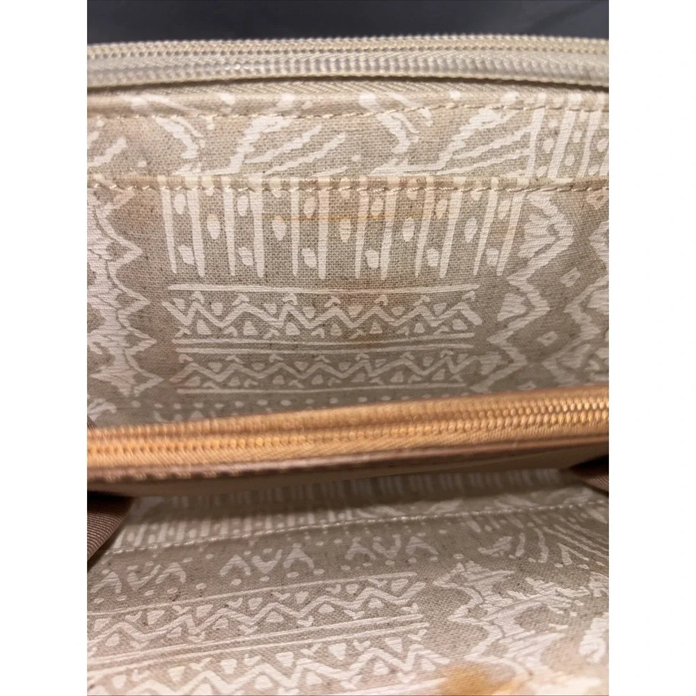 Sakroots LUNA Zip Around‎ Wallet Wristlet Crossbody Smartphone Holder Tan White